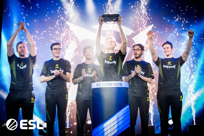 保持专业并 保持专业并